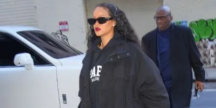 Loewe x Paula's Ibiza LW40033I 01A - As Seen On Rihanna & J Balvin